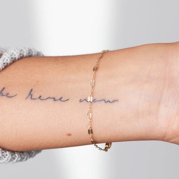 Dainty Gucci Style Chain Link Bracelet - Picture 2 of 5